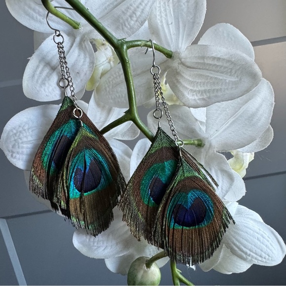 Peacock Feather Dangle Earrings – Boho Statement Accessory - Picture 4 of 4